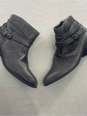LL Bean SIGNATURE Leather Ankle Boots Buckle Strap Men Sz 9 1/2m (B) Gray Preppy